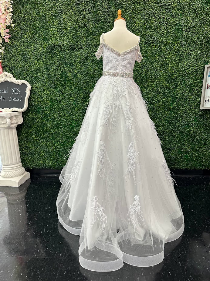 This stunning Ashley Lauren Kids 8242 ballgown is crafted with beautiful white feather lace and features an off-the-shoulder cut. The crystal bodice brings a romantic and princess-like feel to this pageant dress. Perfect for your little one special day.  Size: 4  Color: White
