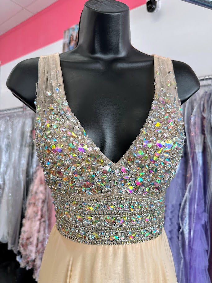 Jovani JVN20437 Stunning chiffon flowy prom dress features sheer v neck beaded top. Makes a beautiful pageant gown.&nbsp; In stock in light yellow size 0.

Style#: JVN20437
Fabric: Chiffon
Fit: A-Line
Length: Long
Neckline: V-Neckline
Waistline: Natural Waist



