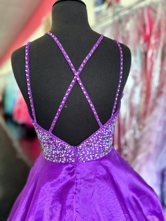 Elevate your prom night with the Johnathan Kayne 7219 long ballgown in a stunning coral hue. This size 4 dress features a graceful A-line silhouette complemented by a crystal-embellished V-neck, adding refined sparkle. Practical side pockets blend seamlessly into the design, offering convenience without sacrificing elegance. Perfect for making a memorable entrance with timeless sophistication.

Size: 4

Color: Coral