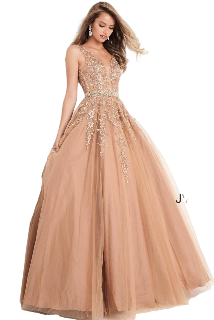 Jovani JVN 00925 is a Stunning Tulle Prom Dress Ballgown with a Plunging neckline And Crystal Waistband. Embellished Lace Bodice &amp; Tulle Skirt with appliques spilling onto the long skirt. Beautiful Evening Gown! JVN00925

Size 4

Gold