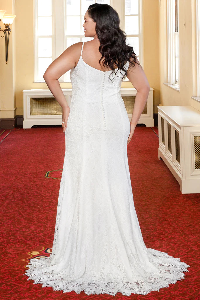 Michelle Bridal For Sydney's Closet MB2306 Slim Sheath Boho Lace With Eyelash Trim Bridal Tulle V-Neck Plus Size "Kahlo" Bridal Gown Fall in love with the romantic lace details of this Michelle Bridal For Sydney's Closet MB2306 plus size bridal gown. With its delicate eyelash trim, slim sheath silhouette and v-neck neckline, you'll feel beautiful and confident on your special day. Crafted from lightweight, breathable tulle fabric for a comfortable fit all night long.
