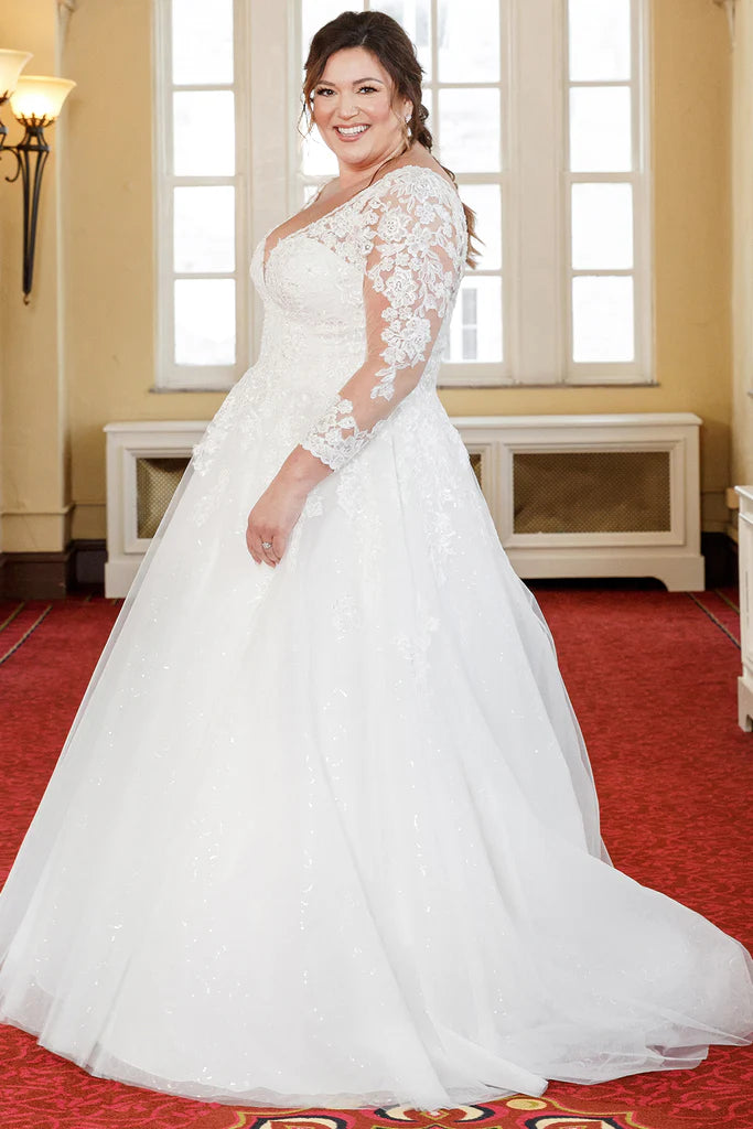 Plus Size Ball Gown Wedding Dresses V Neck Sleeveless Lace Appliques Bridal  Gown