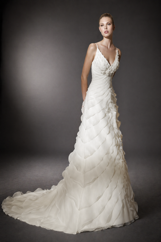 DESIGNER: San Patrick&nbsp; &nbsp; &nbsp;SIZE: 8&nbsp; &nbsp; COLOR: Ivory

STYLE: CANARIAS by Pronovias&nbsp;

Silhouette: Trumpet Neckline: V-neck

Waistline: Empire Waist Sleeve Style: Sleeveless

Dress Length: Floor Length&nbsp;

This is a stunning wedding dress by San Patrick (a division of Pronovias), style Canarias, in beautiful ivory stiff organza. Brilliant fabric on this high quality gown. Flattering trumpet silhouette. The beadwork is jaw-dropping with huge Swarovski crystals. This is an authenti