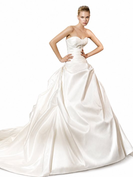 Pronovias San Patrick Capri Bridal Gown Wedding Dress

Strapless Torino taffeta gown with a pick up skirt and a modified sweetheart neckline.

Available in&nbsp;Size 10 Off White