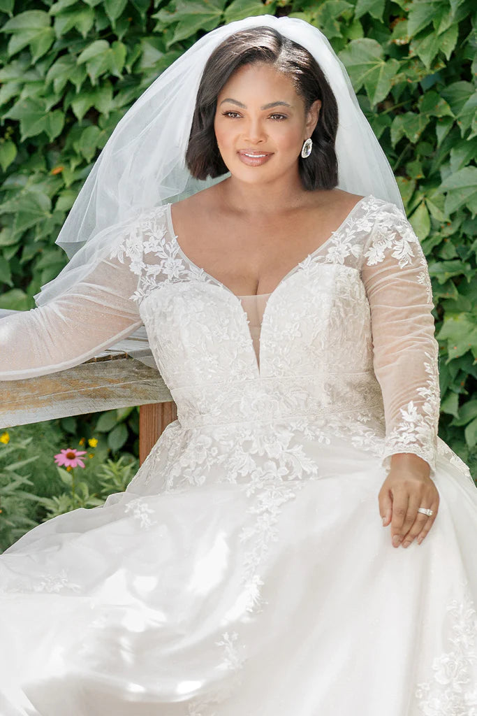 Sydneys Closet SC5282 Esmeralda Ivory Bridal Dress. Aim for elegance that never fades with this timeless ivory bridal dress by Sydneys Closet! Both chic and sophisticated, the SC5282 Esmeralda is perfect for creating those special memories you'll never forget! Get ready to walk down the aisle in style!