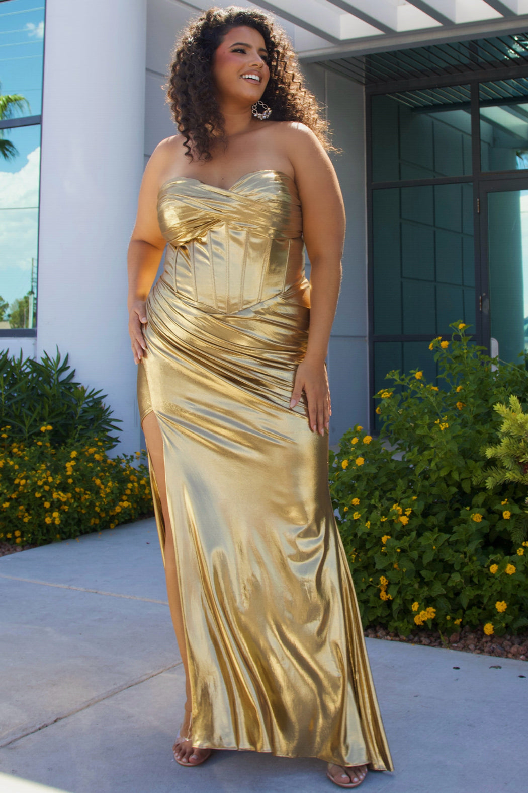 Sydney's Closet Women's Strapless Metallic Sweetheart Neckline Gown