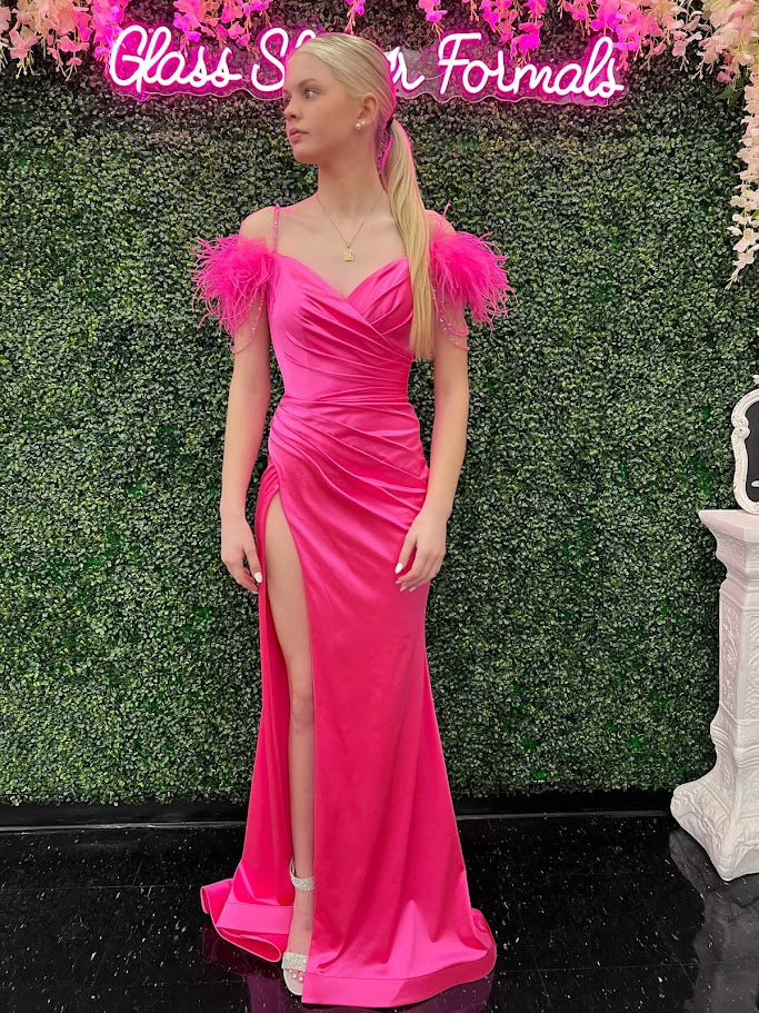 Vienna Prom 7949 Long Ruched maxi slit Feather Shoulders Prom Dress off the shoulder Gown Vienna Prom 7949 Off the Shoulder Feather Prom Dress with Ruched fitted Midriff and high slit  Colors: Fuchsia  Sizes: 0