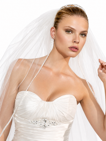 Pronovias San Patrick Capri Bridal Gown Wedding Dress

Strapless Torino taffeta gown with a pick up skirt and a modified sweetheart neckline.

Available in&nbsp;Size 10 Off White