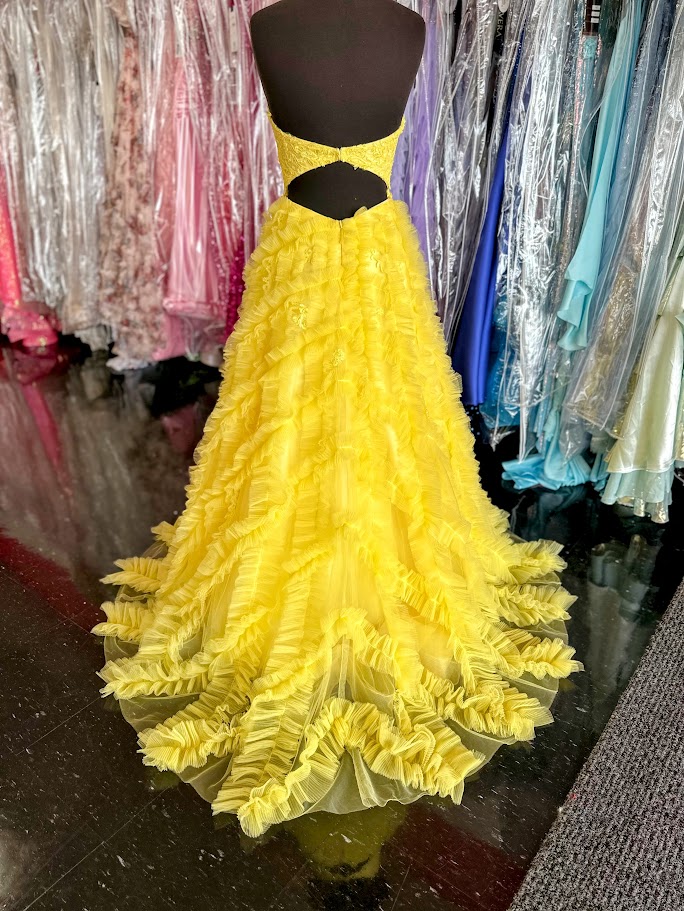 Elevate your formal occasion with this Johnathan Kayne gown, featuring a delicate yellow lace bodice that exudes elegance. The pleated ruffle A-line skirt adds graceful movement, while the cut-out back detail offers a modern, sophisticated touch. Designed in size 4, this ballgown combines classic charm with contemporary style for a stunning, memorable look.

Size: 4

Color: Yellow