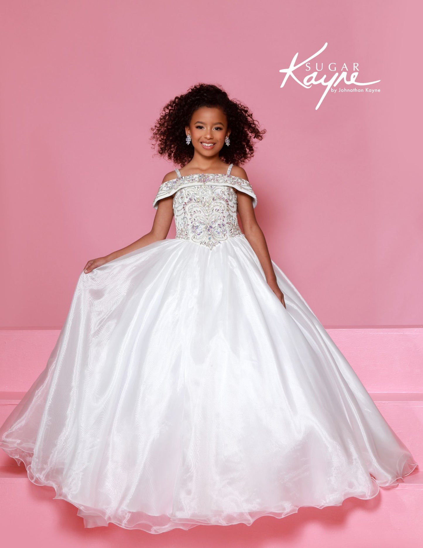 Sugar Kayne C389 Off the Shoulder Girls and Preteens Pageant Dress Straight Neckline Organza Long Ballgown.

Dazzle the judges in this breathtaking Sugar Kayne C389 pageant gown. The elegant off-the-shoulder design with straight neckline creates a sophisticated silhouette, while the luxurious organza fabric flows into a stunning long ballgown that catches the light with every movement. Perfect for making an unforgettable entrance and commanding attention on stage.

Colors&nbsp; Royal, Teal, White

Sizes&nbs
