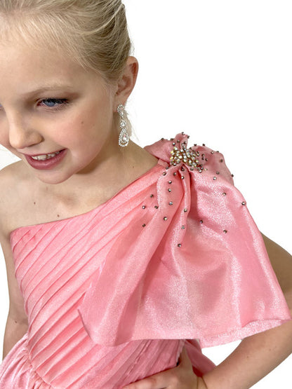 This stunning Marc Defang 5104 Detachable Oversize Pageant Bow Crystal Accessory shimmer Organza is sure to wow with its 18.5" wide dimensions and dazzling crystal accents. Perfect for any event or occasion, you can look effortlessly stunning with the perfect touch of sparkle. Add to spice up any Gown for Stage or Appearances!  Colors: Hot Pink, Royal Blue, Black, White, Aqua, Pink, Yellow, Red, Neon Green  *Choose ANY color from swatch chart 25-30 days production! Message us!
