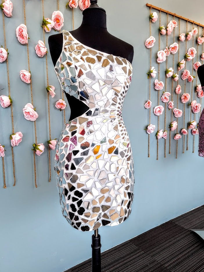 glass work dress design A model displays a designer gown with glass work at one of the Lotus Make-Up India Fashion Week autumn/winter 2019 events. (Image Source: Vogue India) #designergown #gown #designerclothing #clothingdesigner #highfashion #womensclothing #fashion #