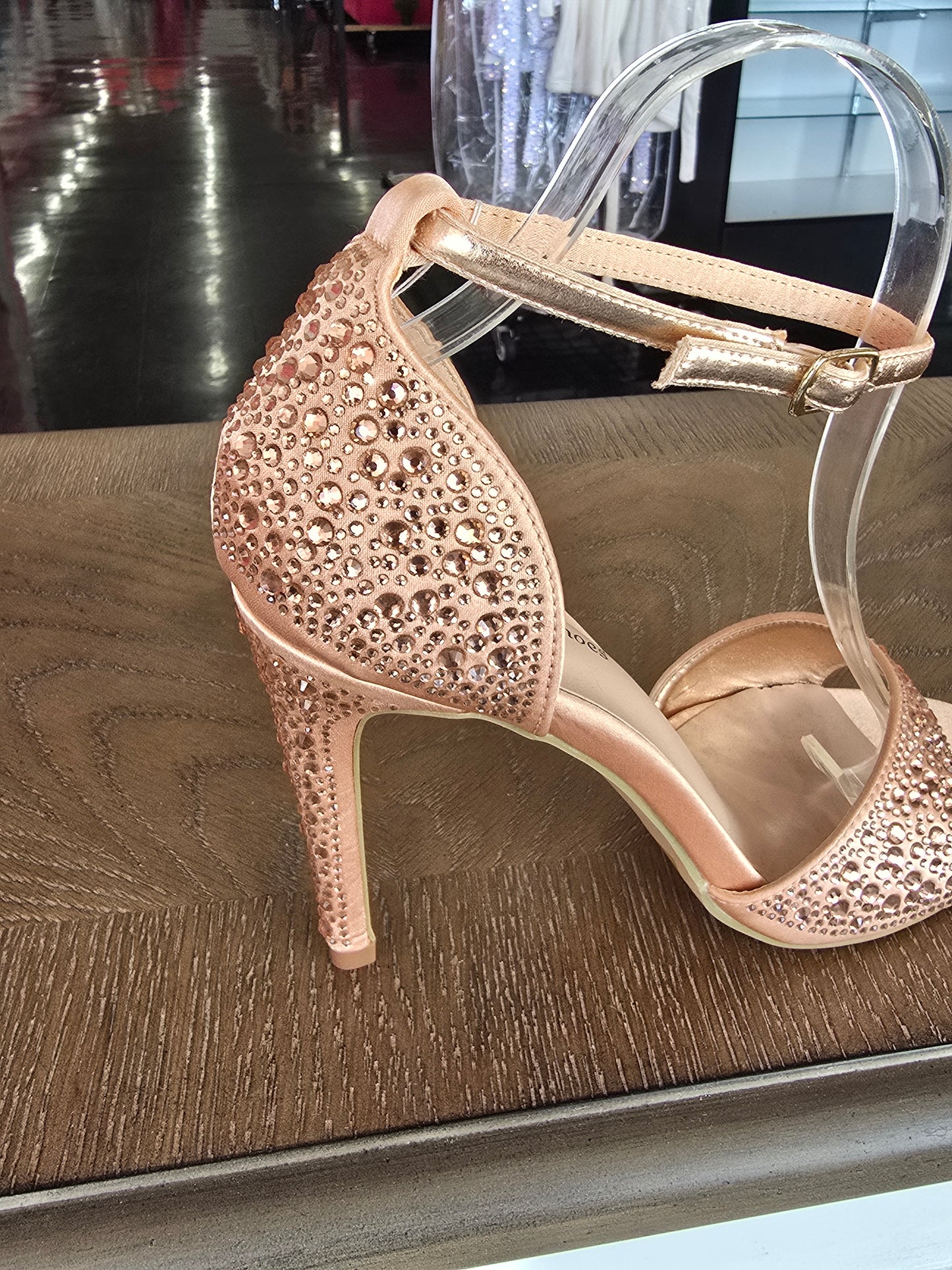 Your Party Shoes style Carley is a sexy Crystal Embellished Formal evening Heel with a feminine soft organza ribbon that ties into a bow at the ankle. Don't let this shoe fool you! not only does it feature a fun organza bow/ankle wrap. These also come with an extra set of adjustable vinyl straps for a traditional ankle wrap look! Final Sale



Heel Height: 3 1/2"
Platform Height: 1/2"


Available in Colors: Rose Gold

