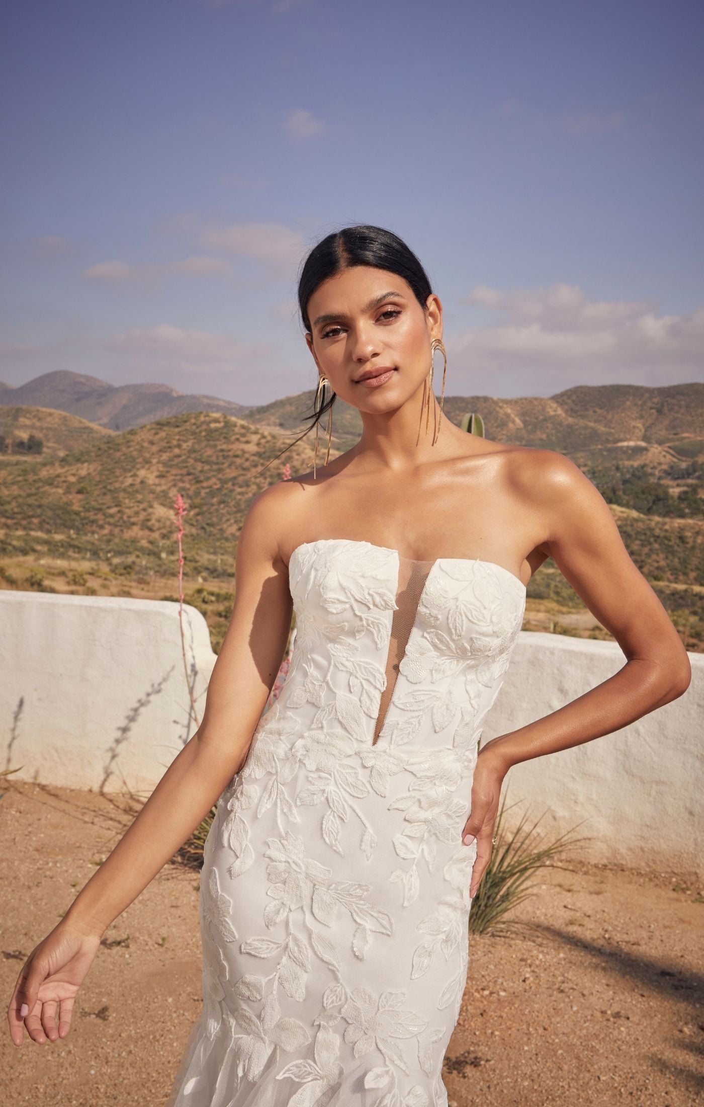 Casablanca Beloved BL432 Colt Mermaid Strapless Embroidered Sequin Floral Lace Deep V-Neck Wedding Gown. Nothing quite compares to stylish fit and flare – sophisticated, romantic and flattering, you’ll find yourself head over heels for Style BL432 Colt.