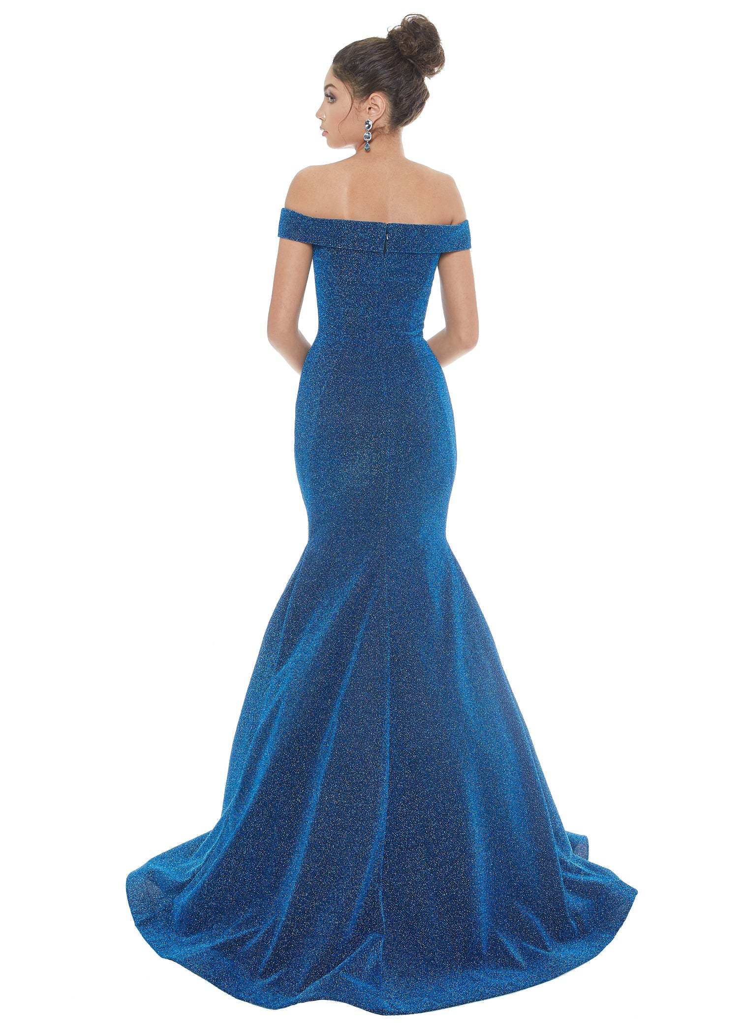 Ashley Lauren 1606 is a long fitted Metallic Shimmer fitted stretch Scuba Prom & Pageant Dress. Featuring an off the shoulder straight neckline This shimmering evening gown has a lush Trumpet skirt with a sweeping train and a horse hair edged hem.