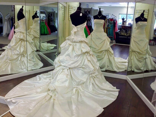 Pronovias Caolin Size 8 Silk Wedding Dress Ballgown Train Bows