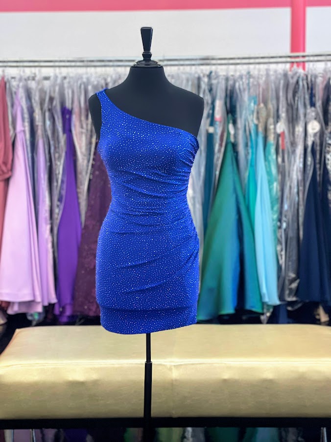 Amarra 87157 is a Short Fitted Rhinestone Embellished One Shoulder Formal Cocktail Dress. Featuring a Ruched Bodice & butt. Cutout open back with embellished straps. Perfect for Homecoming!  Available Sizes: 8  Available Colors: Royal Blue