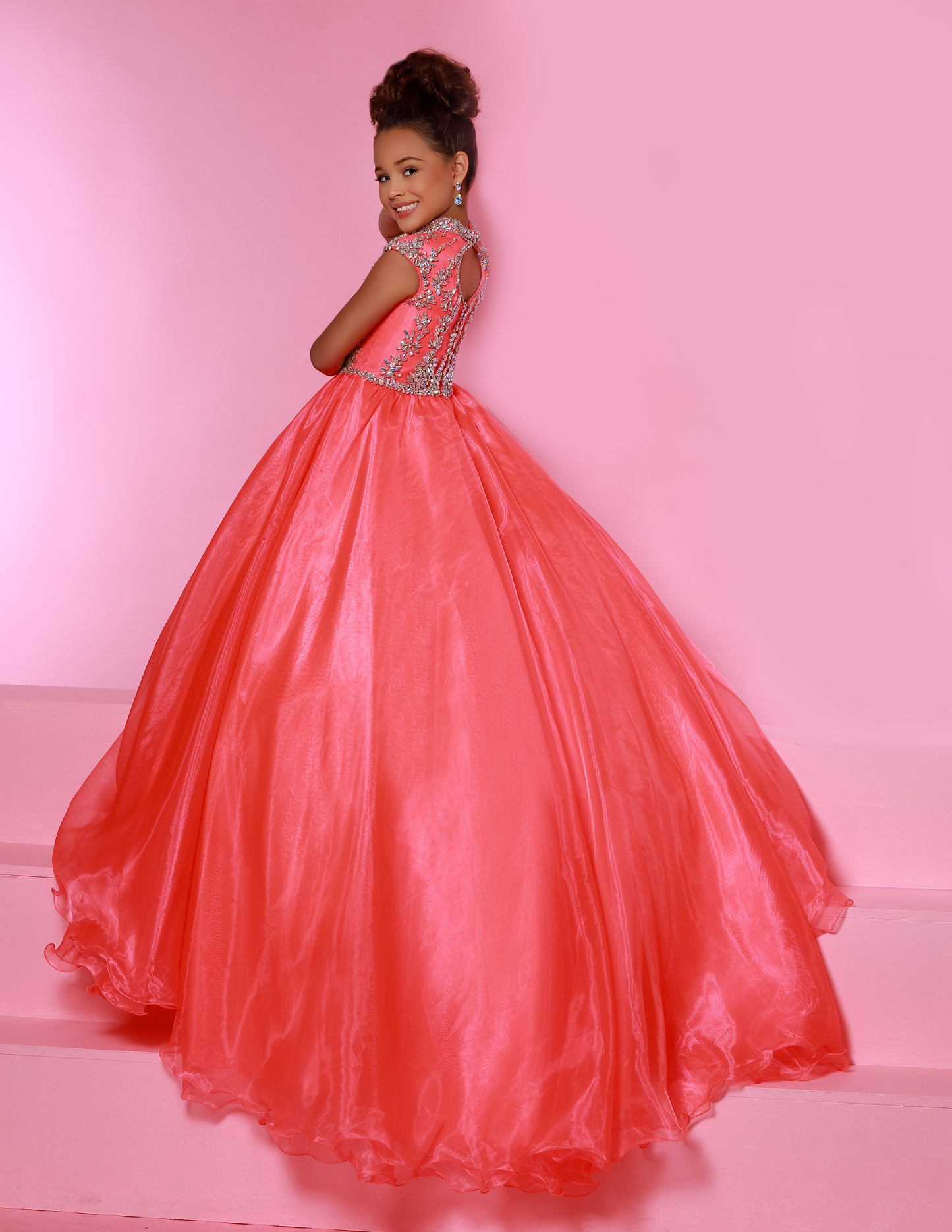 Sugar Kayne C162 is a Long A Line Girls Pageant Ballgown dress. Featuring a fitted embellished bodice with a choker style keyhole cutout in the front and back.  Colors:  Hot Coral, Electric Blue  Sizes:  2-16  (Sizes 2-6 do not have bust cups, Sizes 8-16 will have preteen size bust cups)