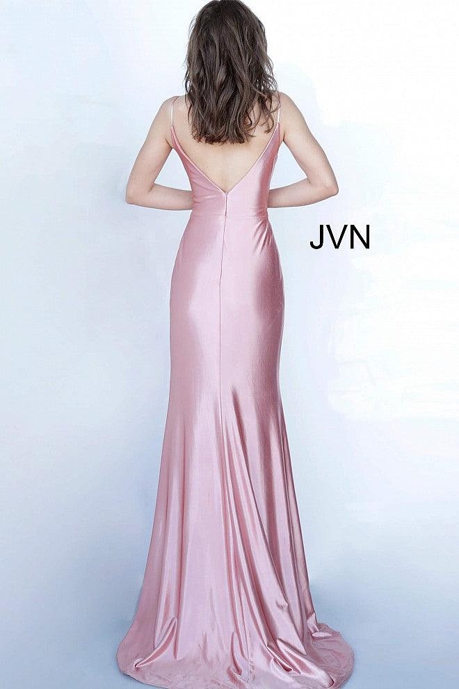 JVN 03104 is a long fitted satin prom dress with an asymmetrical ruched bodice and classy cowl neckline. High Thigh split with a small train in the back.