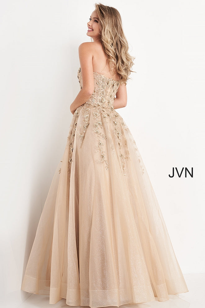 Jovani JVN05451 is a stunning Strapless Long A Line Ball Gown Prom Dress. Featuring a shimmering tulle for a touch of magic & Detailed Embellishments, Including 3D Floral Appliques that cascade from the fitted bodice down into the lush ballgown skirt. Skirt hem is finished with horse hair trim. JVN 05451  Available Sizes: 00,0,2,4,6,8,10,12,14,16,18,20,22,24  Available Colors: Fuchsia, Gold, Teal