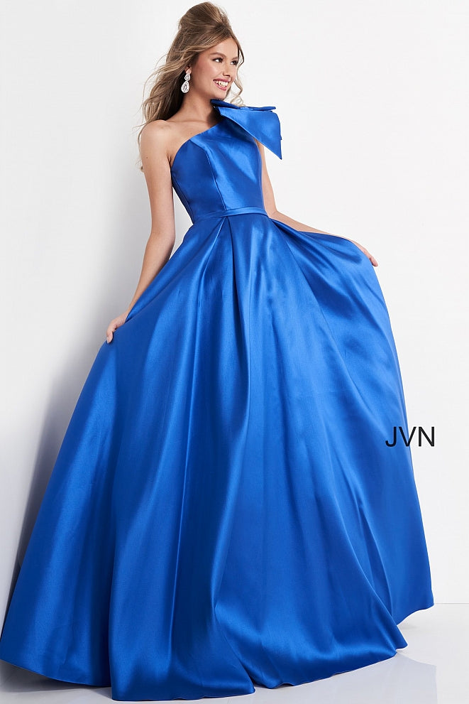 JVN4355 is a long one shoulder strap ballgown prom dress evening gown pageant dress. Featuring a full pleated skirt with pockets! One shoulder design Accented with an oversize Bow. 