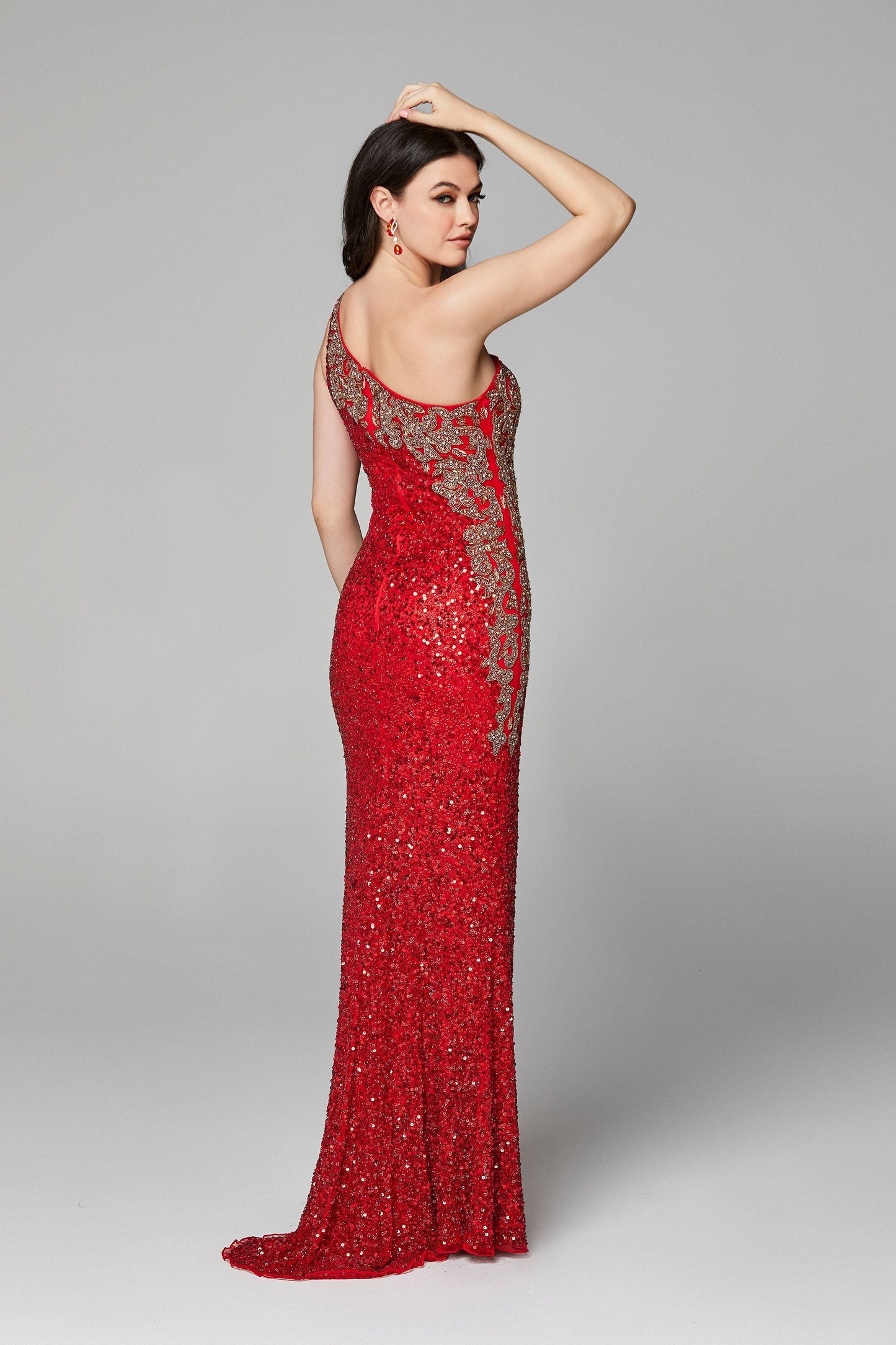Primavera Couture 3637 is a stunning Long Fitted Sequin Embellished Formal Evening Gown. This One Shoulder Prom Dress Features Beaded Embellishments cascading from the one shoulder neckline down the side of the gown along the hip. Slit in skirt with a sweeping train. Great Pageant Formal Style.  Available Sizes: 00,0,2,4,6,8,10,12,14,16,18  Available Colors: Black, Platinum/Gold, Red